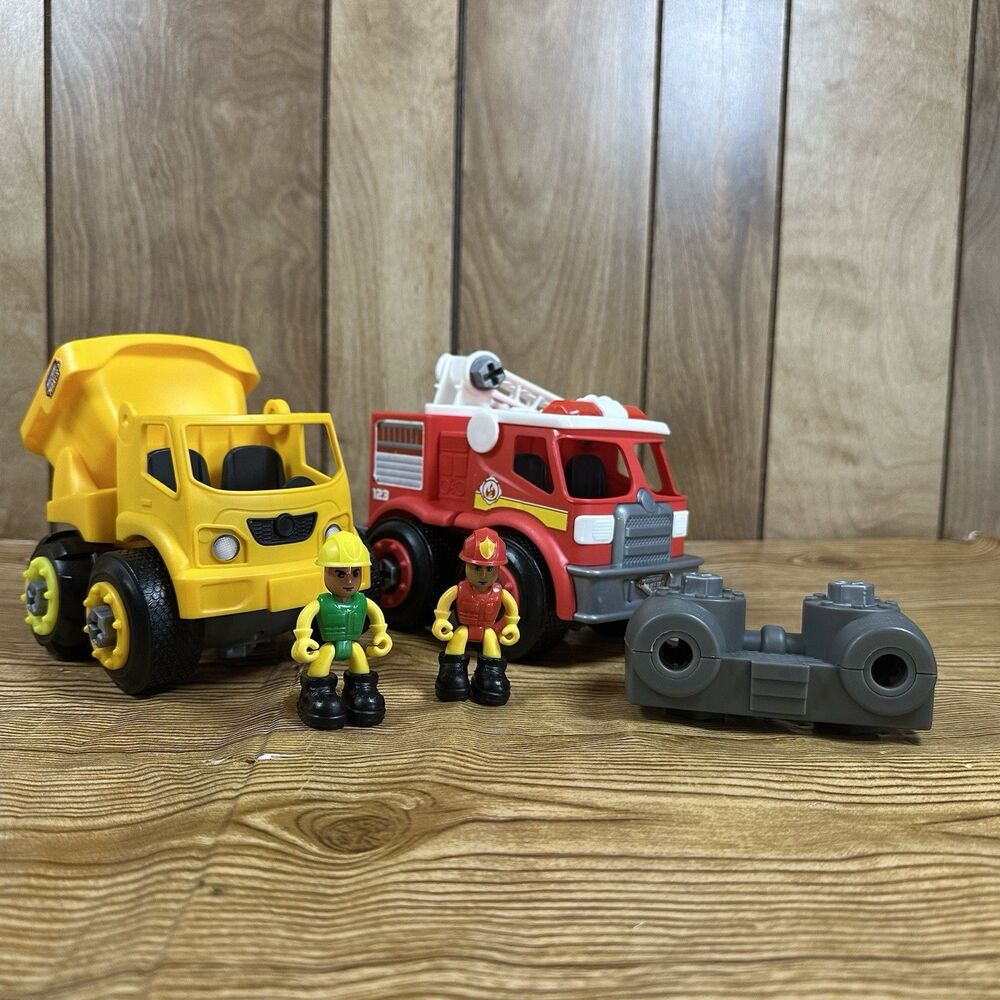 Machine Maker Mega City Service Team 18 piece Set Junior Builders Trucks Men‎